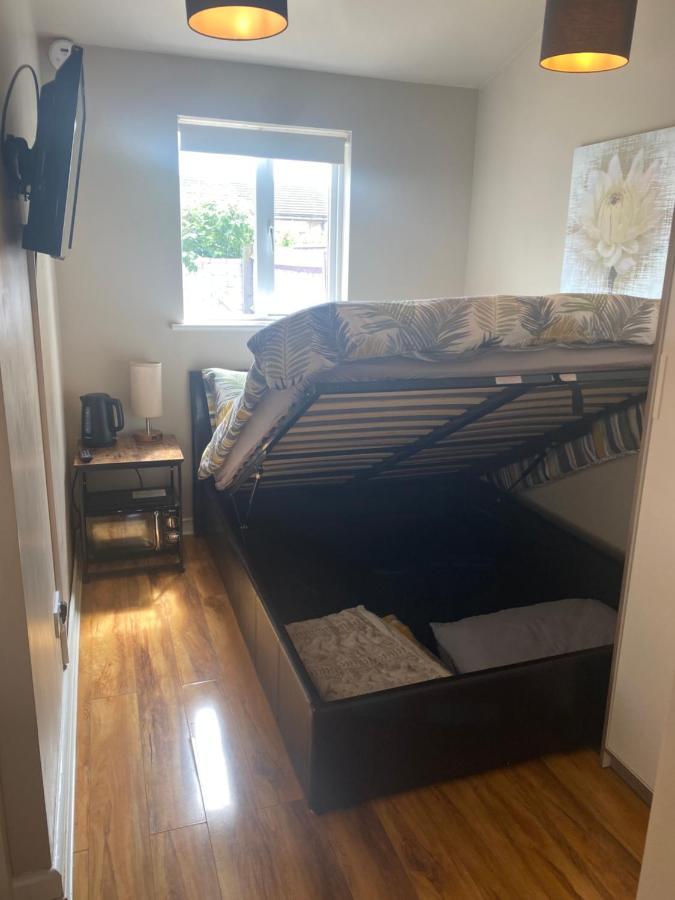 Private Room And Bathroom With Private Entrance Near Warwick Town Centre Exterior foto